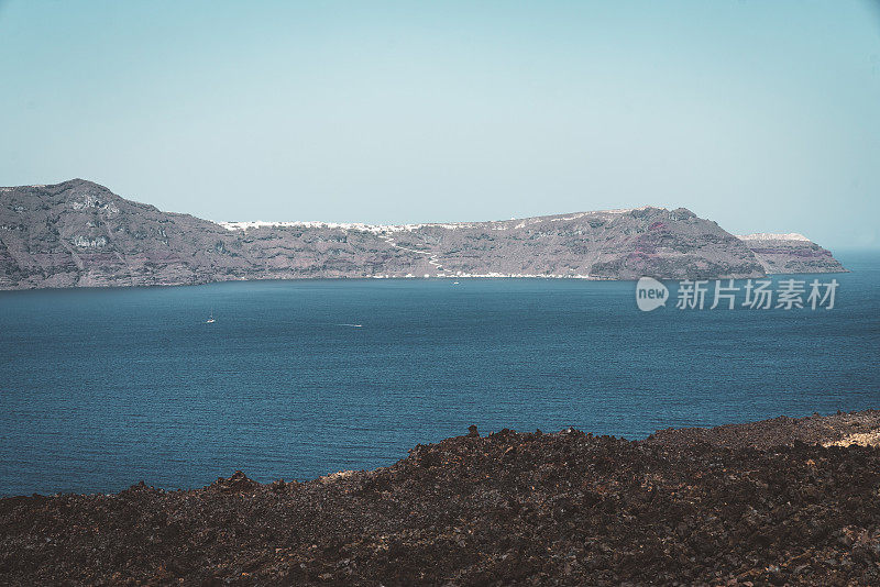 从Nea Kameni火山岛看圣托里尼